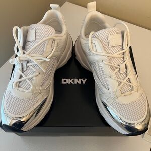 BRAND NEW DKNY Juna Lace Up Sneaker Size 8.